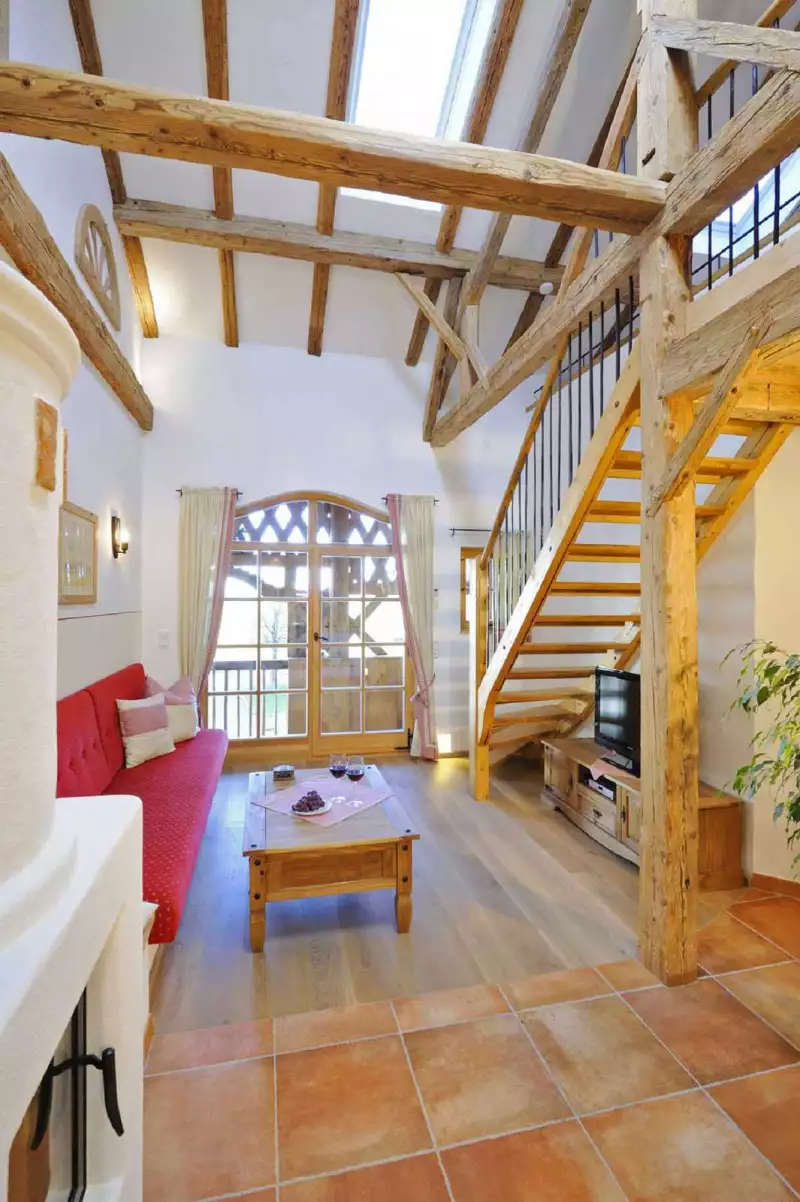 Gemütlicher Wohnraum mit viel Holz Beratung und Sanierung durch Lechner Holzbau