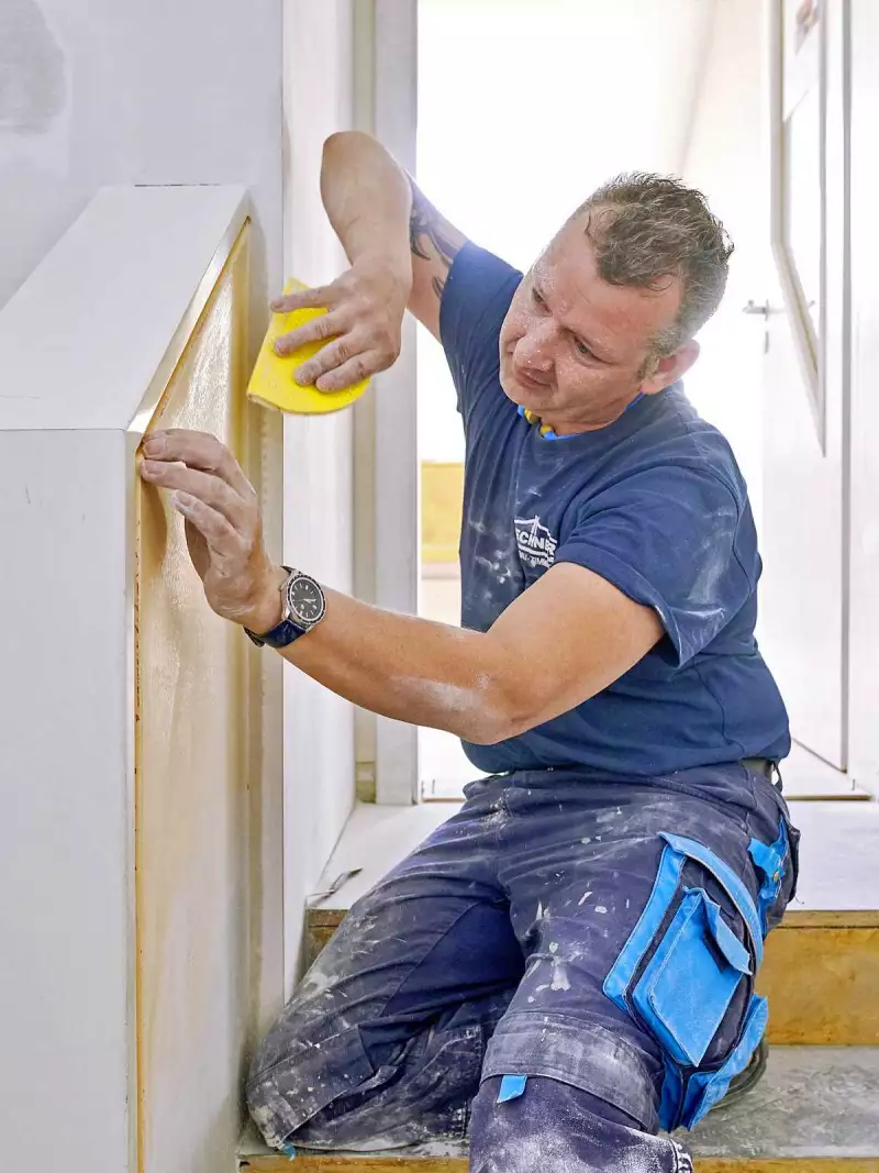 Tapezieren, verputzen, fliesen