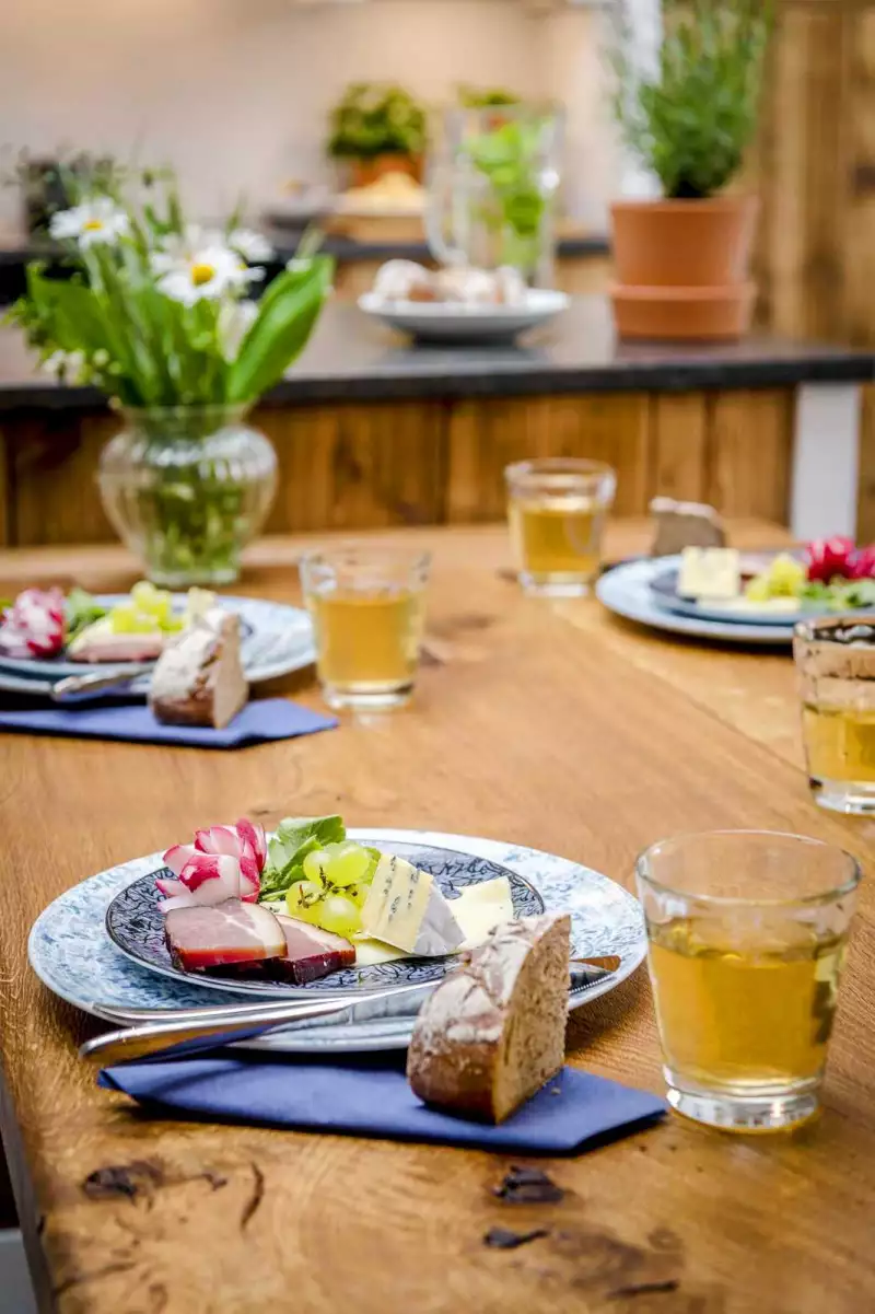 Neubau Einbau Ferienwohnungen heimisches Holz Lechner Holzbau